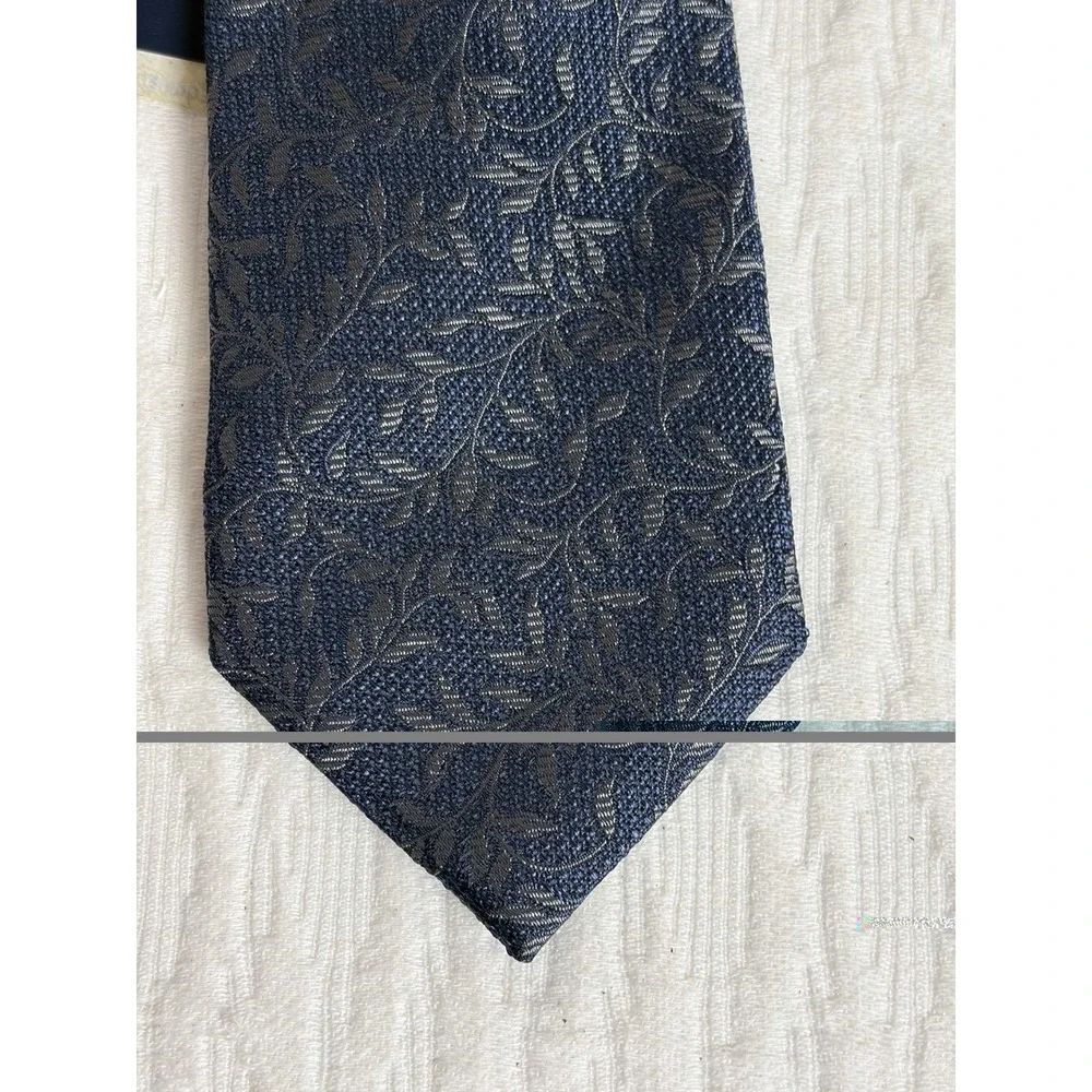 NWT!! Cremieux 100% Silk Neck Tie Navy/Blue/Silver Floral, Made In Italy